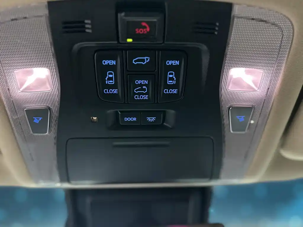Toyota Vellfire 2023 — фото 12