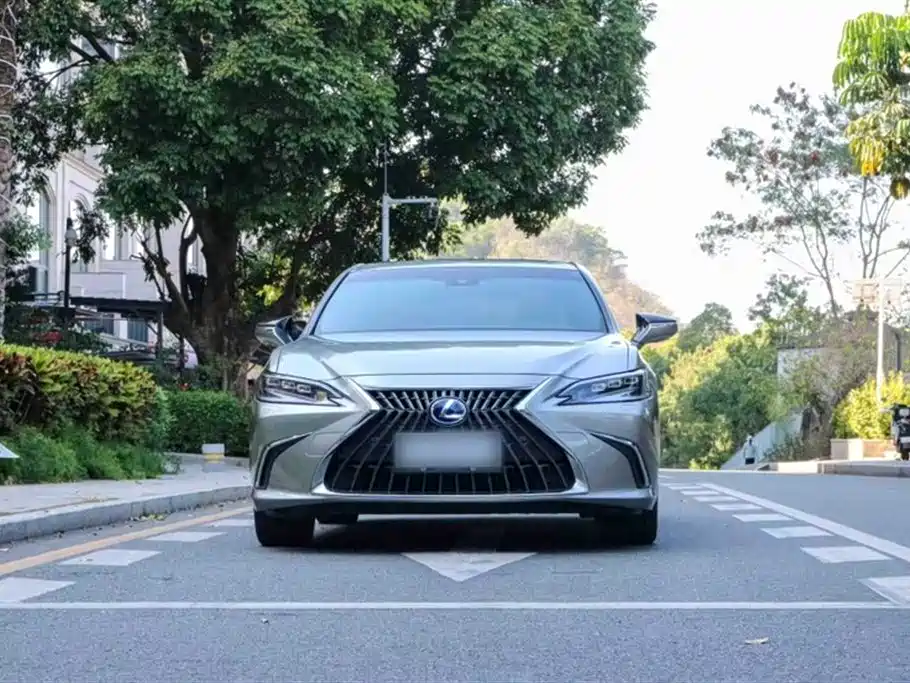 Lexus ES 2022 — фото 9