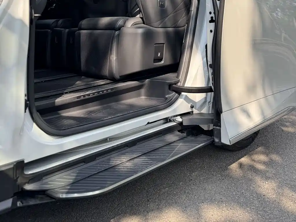 Toyota Alphard — фото 19