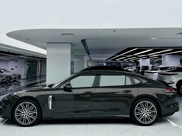 Porsche Panamera 2022