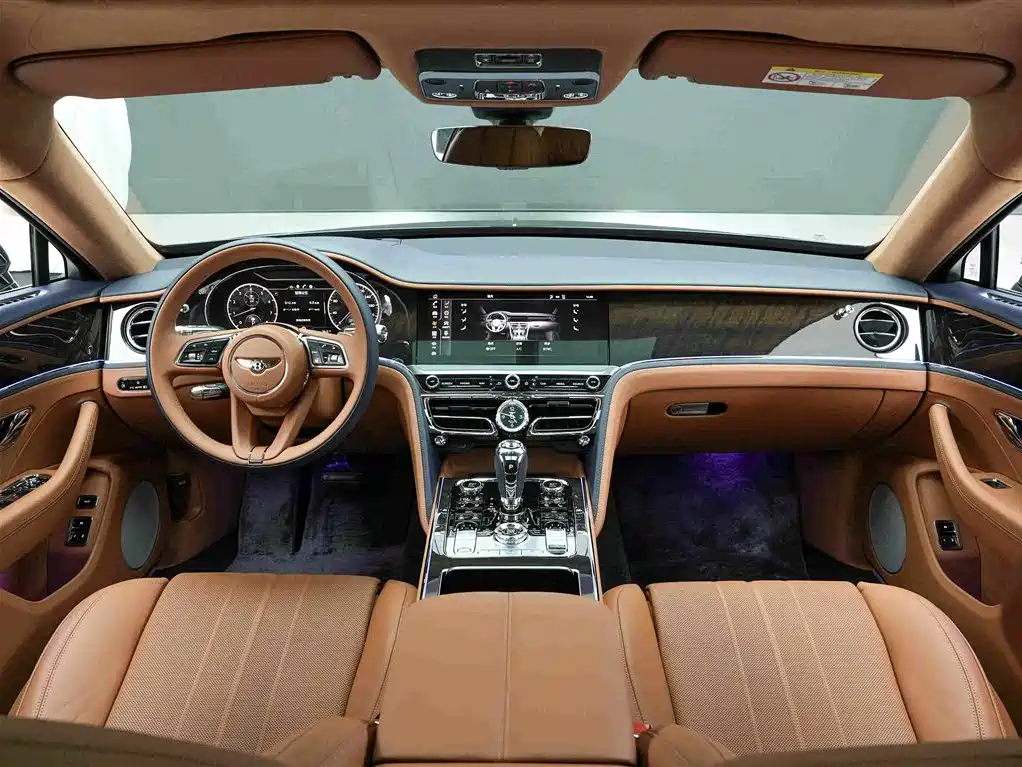 Bentley Flying Spur 2024 — фото 6