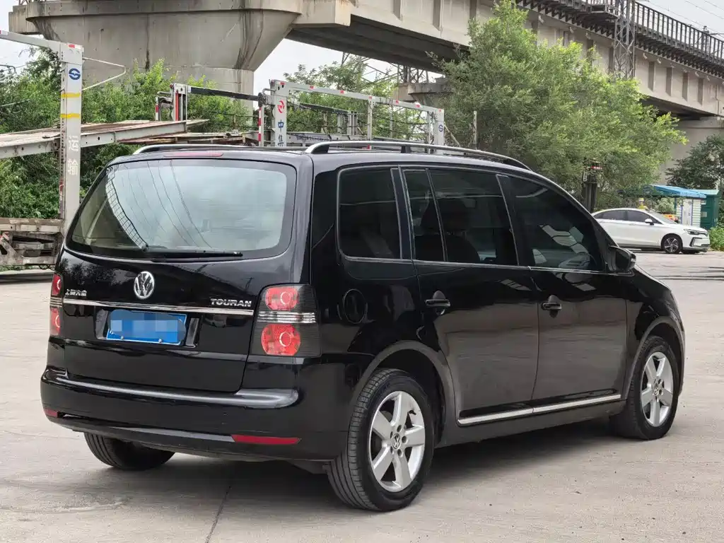 Volkswagen Touran 2015 — фото 6