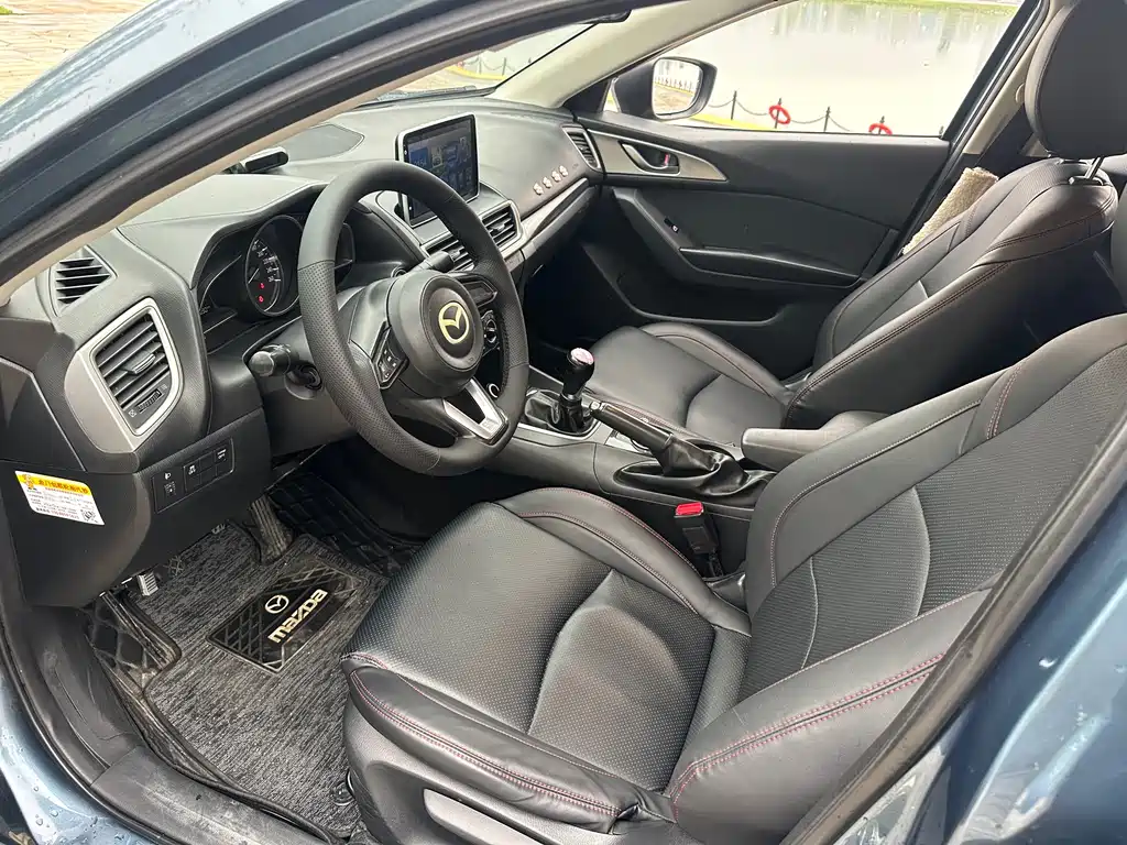 Mazda 3 Axela 2017 — фото 10