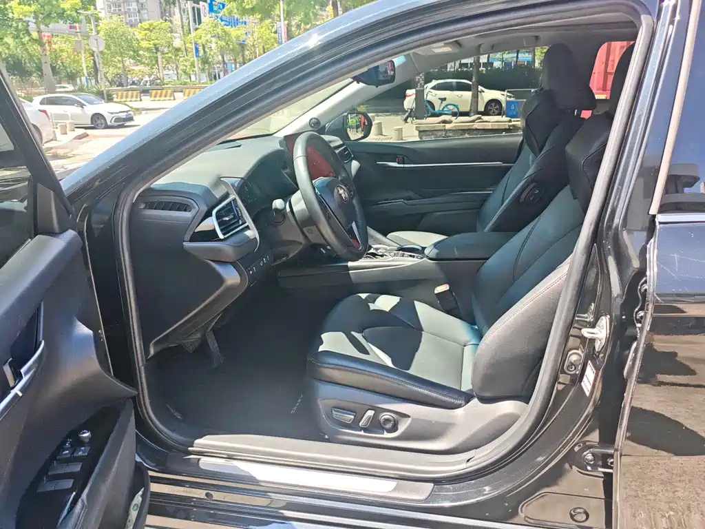 Toyota Camry 2023 — фото 10