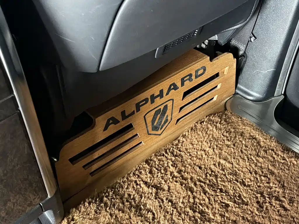 Toyota Alphard 2020 — фото 12