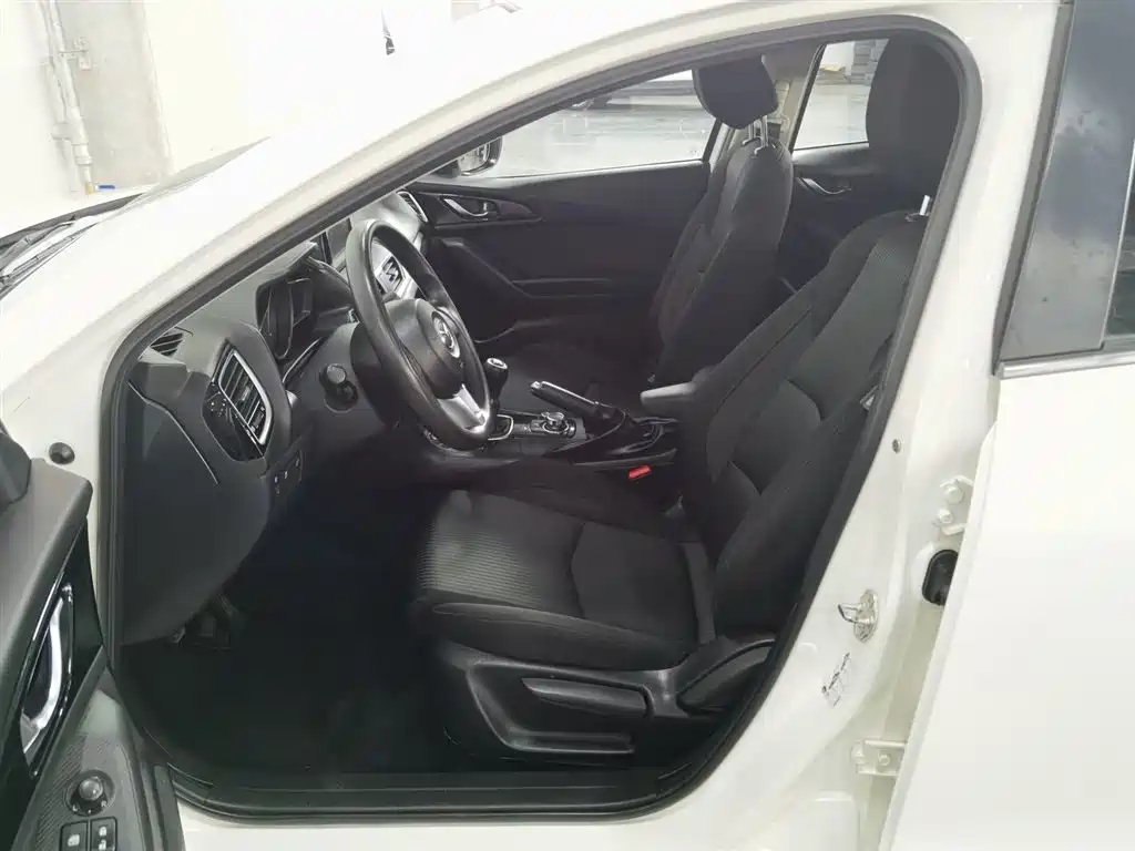 Mazda 3 Axela 2016 — фото 10