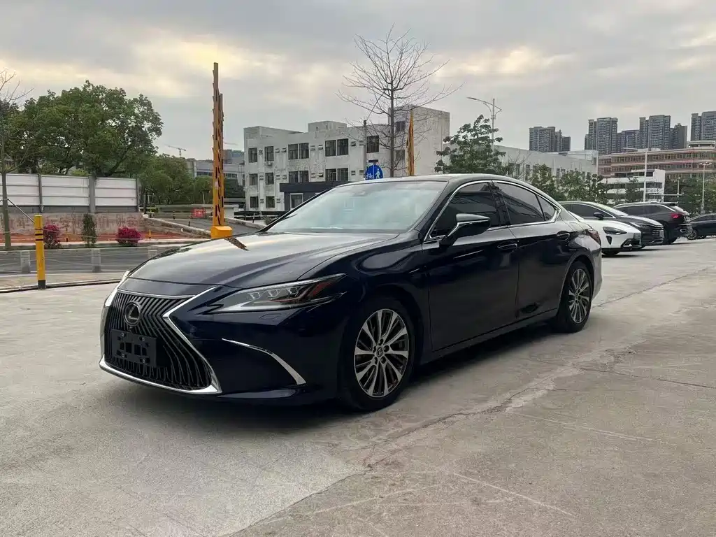 Lexus ES 2018 — фото 3