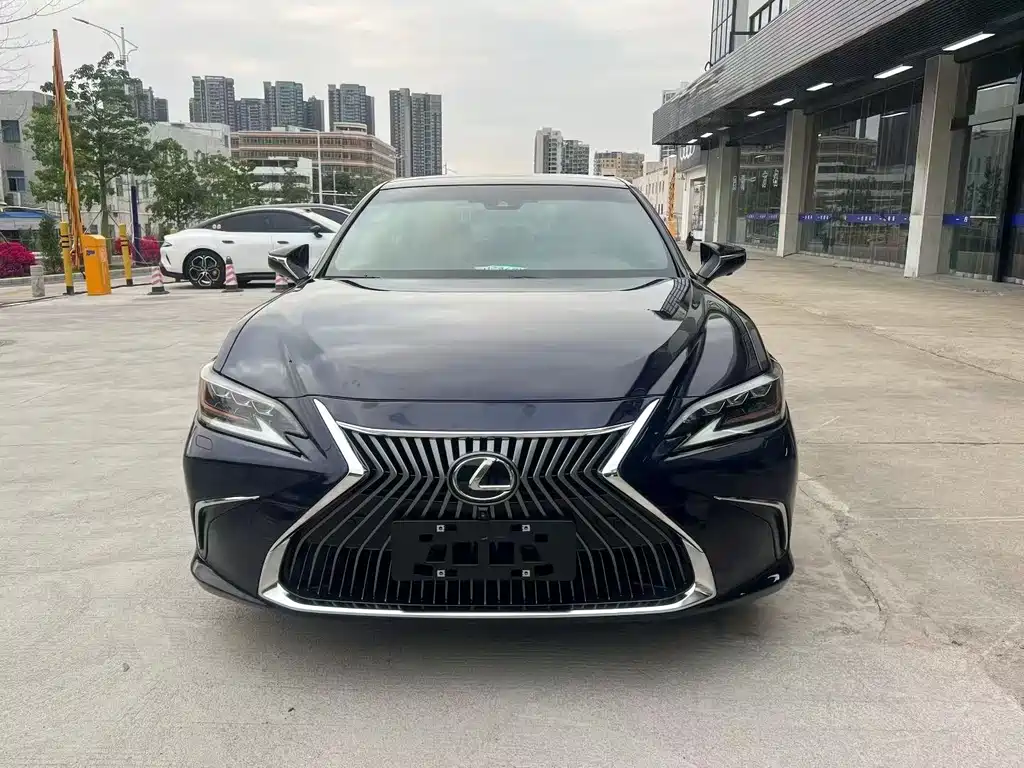 Lexus ES 2018 — фото 2