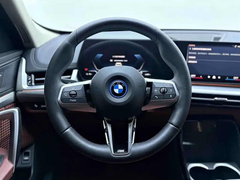 BMW iX1 2026 — фото 15