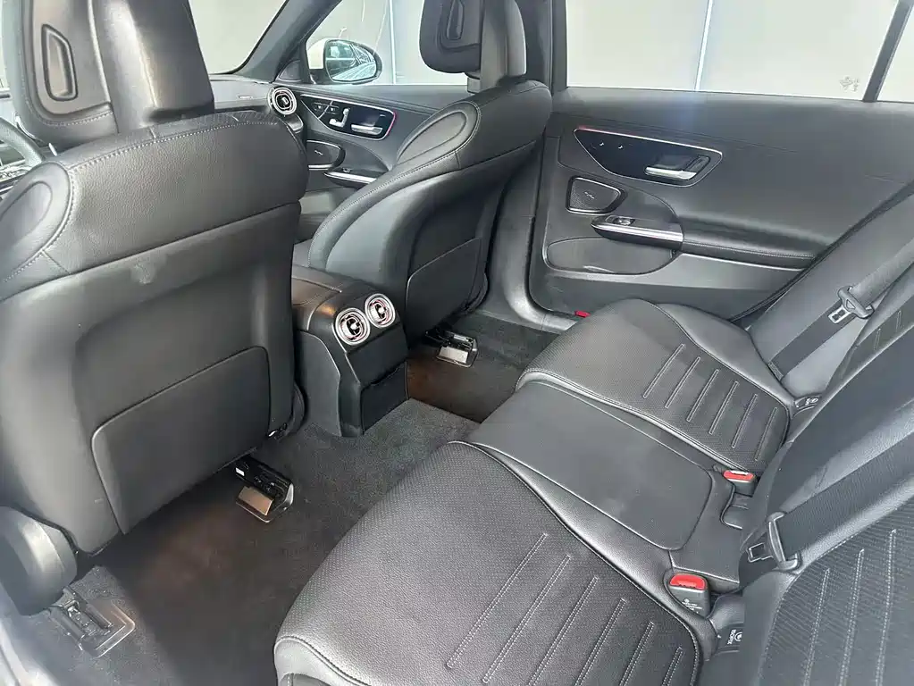Mercedes-Benz C-Class 2025 — фото 10