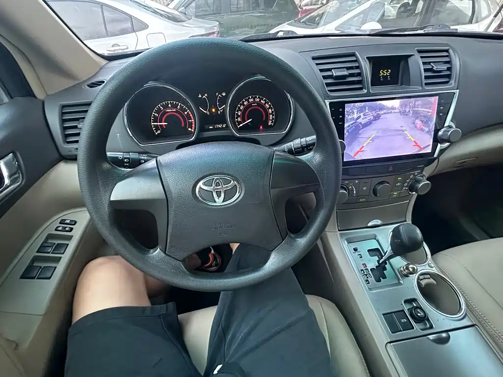 Toyota Highlander 2012 — фото 10