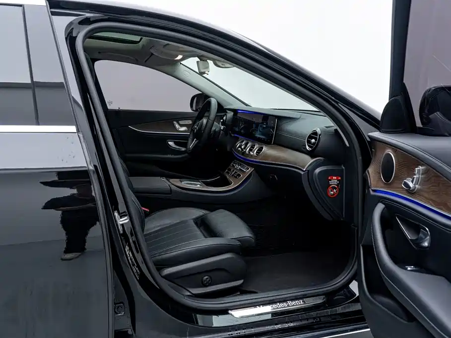 Mercedes-Benz E-Class 2019 — фото 16