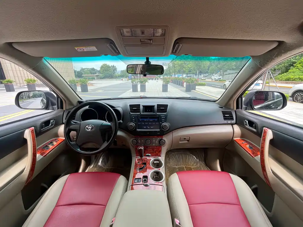 Toyota Highlander 2010 — фото 10
