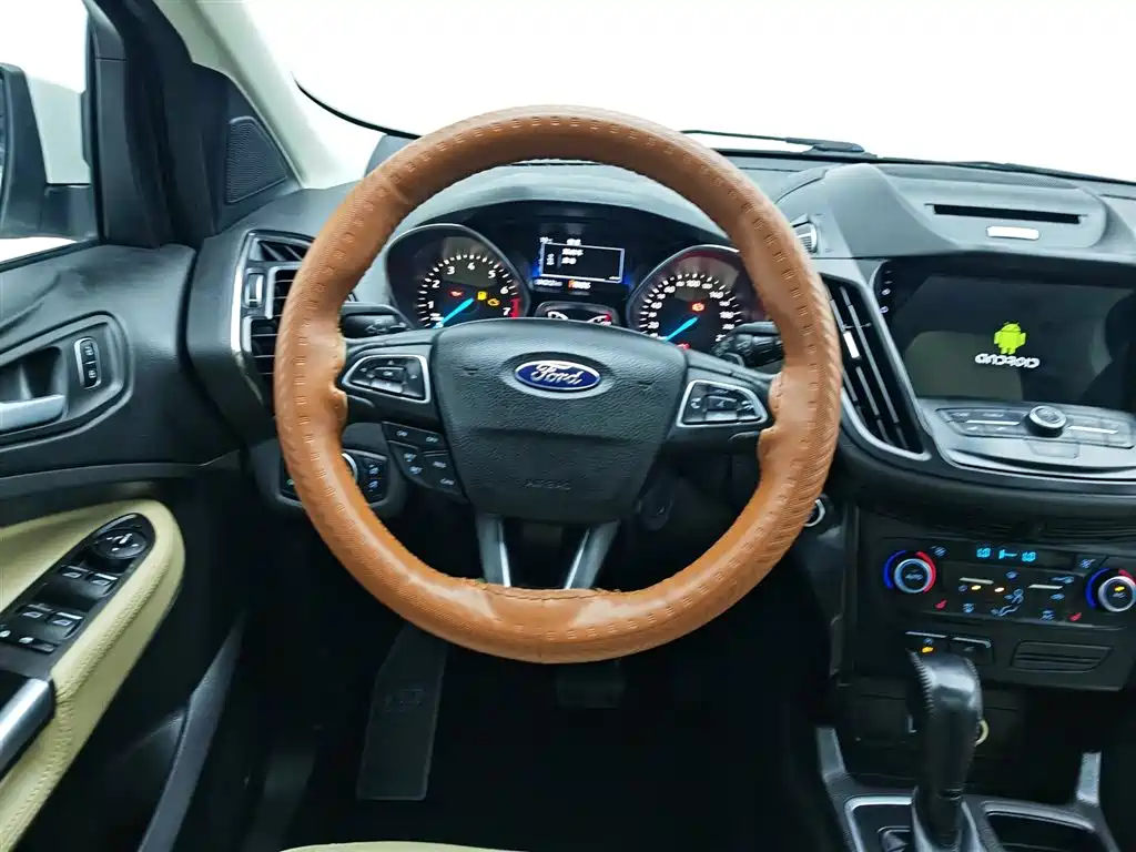 Ford Kuga 2016 — фото 11