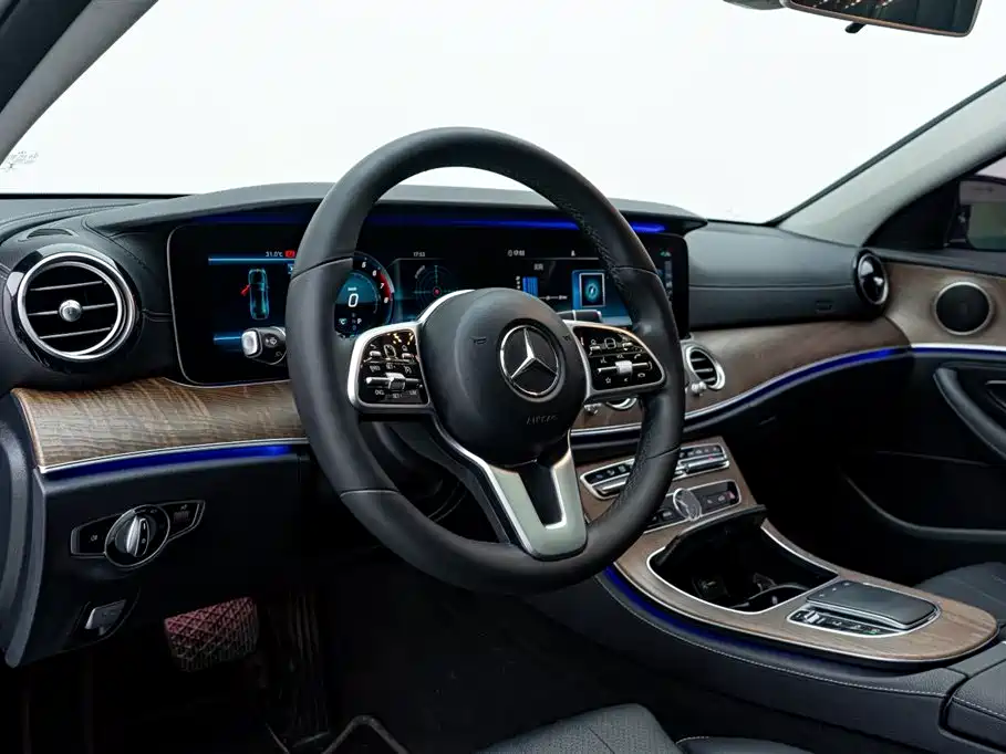 Mercedes-Benz E-Class 2019 — фото 20