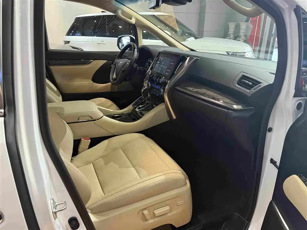 Toyota Vellfire 2023 — фото 10