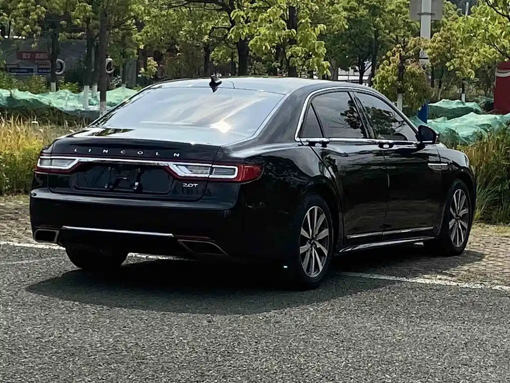 Lincoln Continental 2019 — фото 18