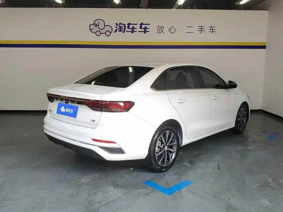 Geely Emgrand 2022