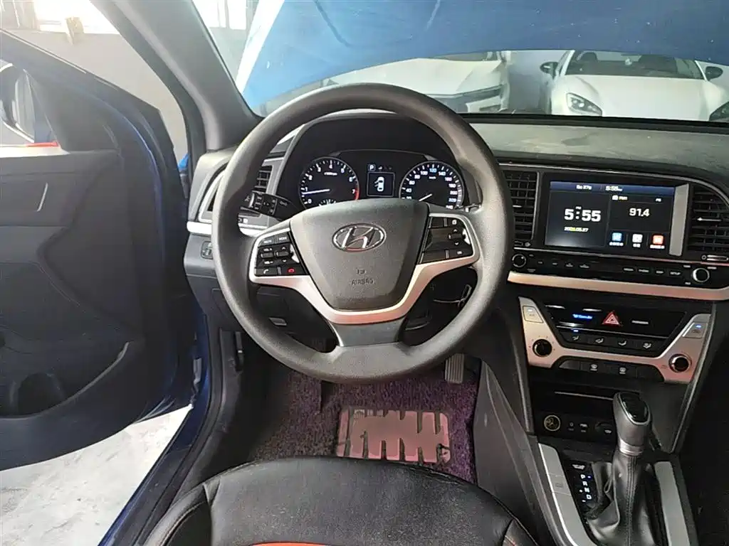 Hyundai Elantra 2016 — фото 11