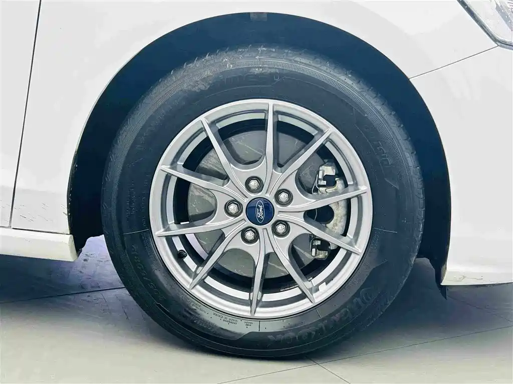 Ford Focus 2020 — фото 10