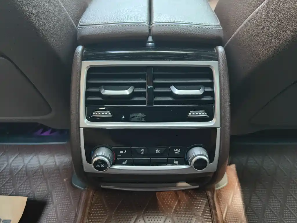 BMW 7 Series 2017 — фото 16