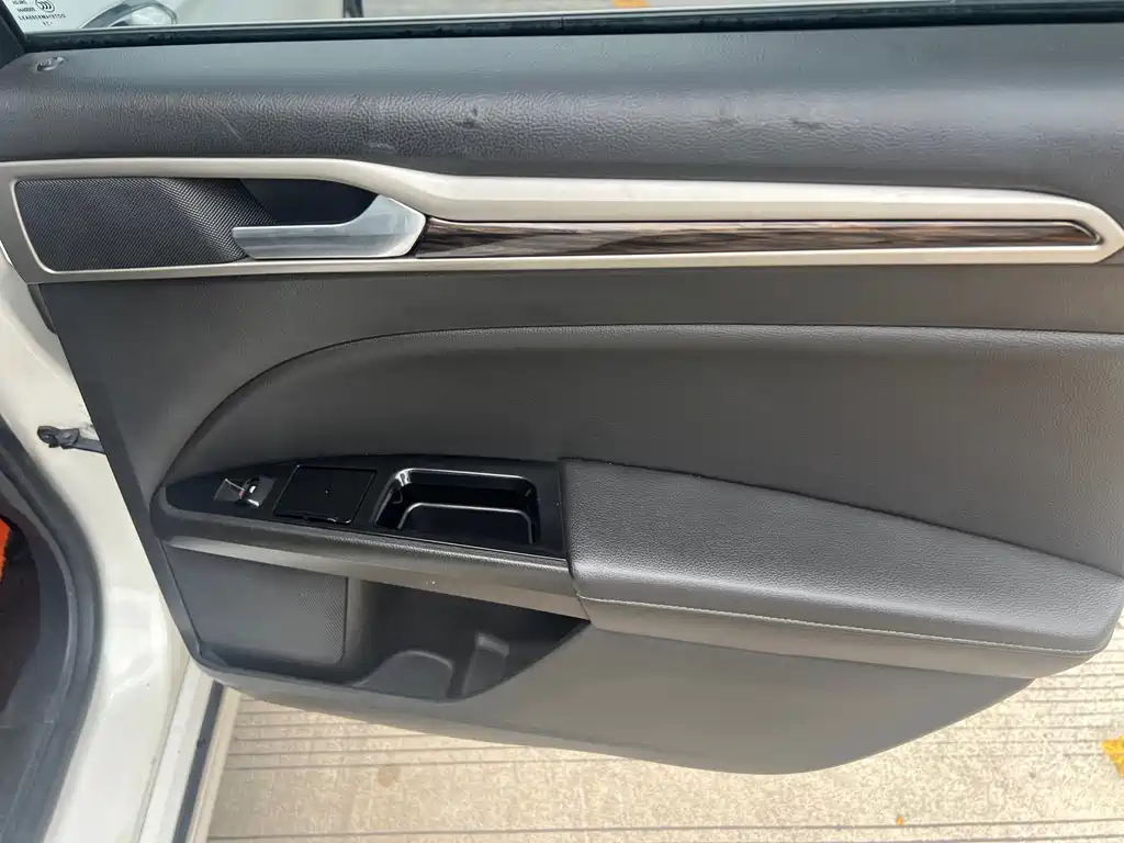 Ford Mondeo 2015 — фото 11