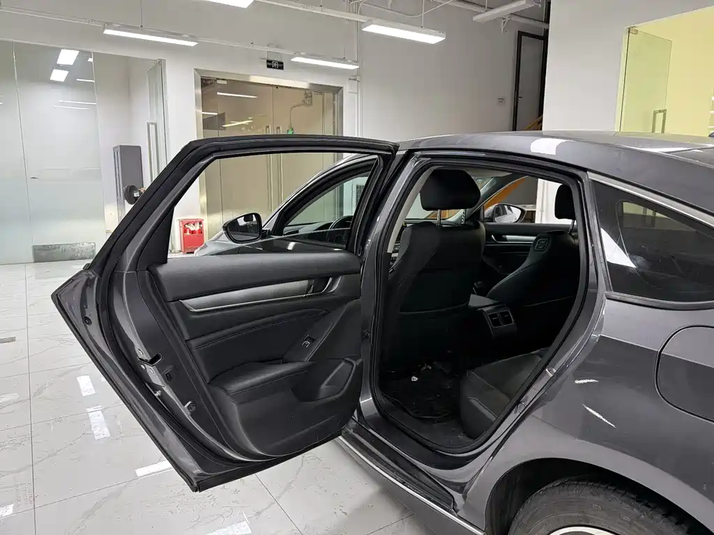Honda Accord 2020 — фото 11