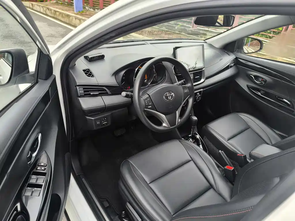 Toyota Yaris L 2022 — фото 9