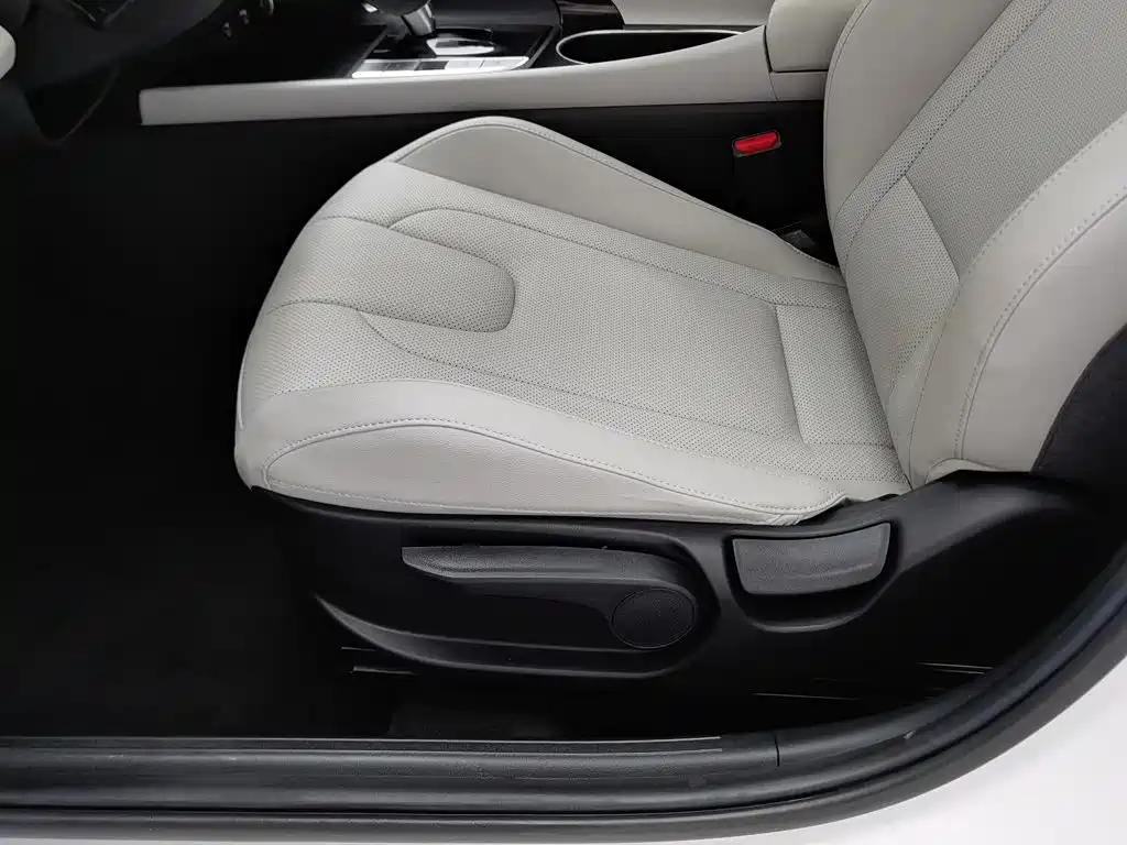 Hyundai Elantra 2021 — фото 20