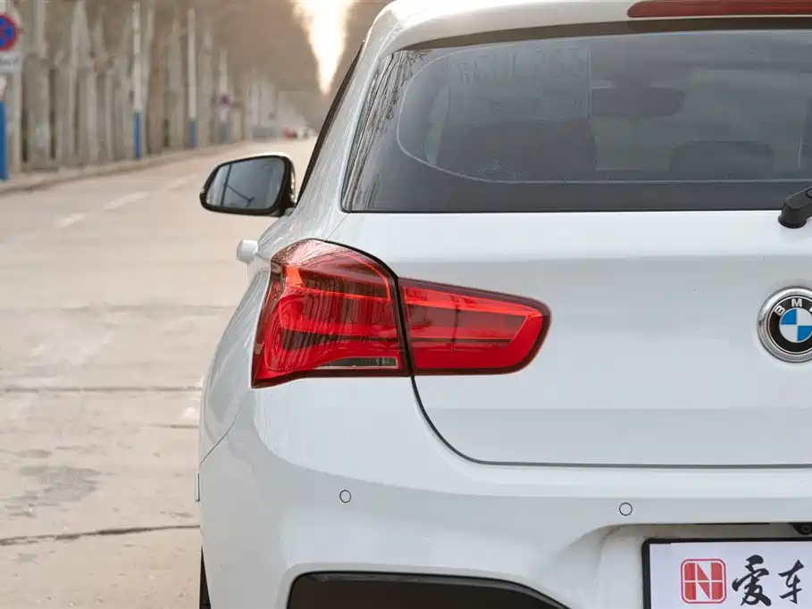 BMW 1 Series 2018 — фото 15