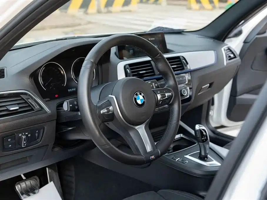 BMW 1 Series 2018 — фото 21