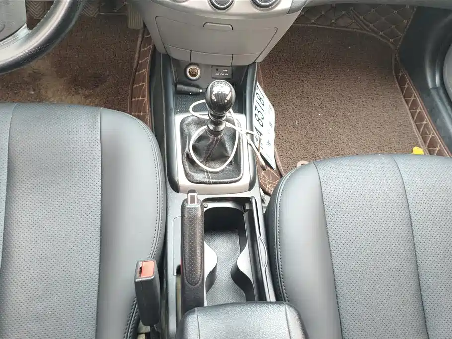 Hyundai Elantra 2015 — фото 16