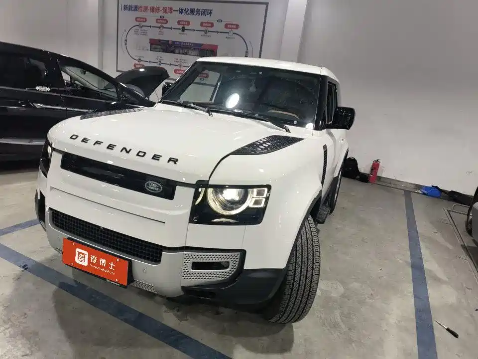 Land Rover Defender 2025