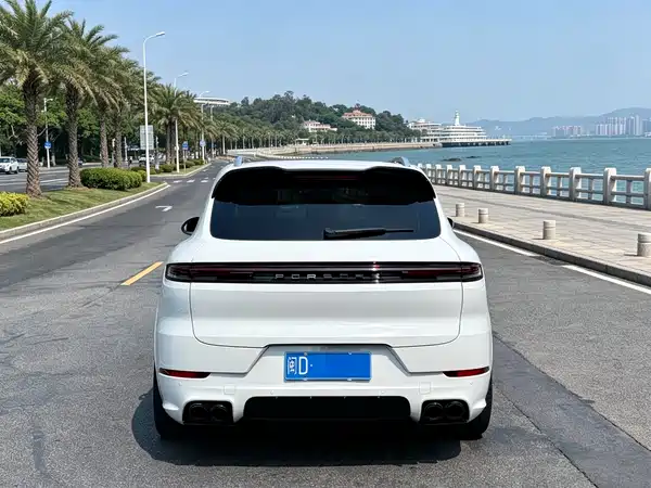 Porsche Cayenne 2011