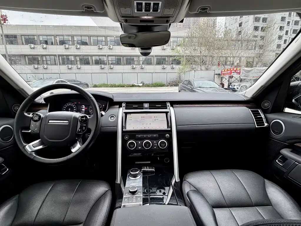 Land Rover Discovery 2020 — фото 17