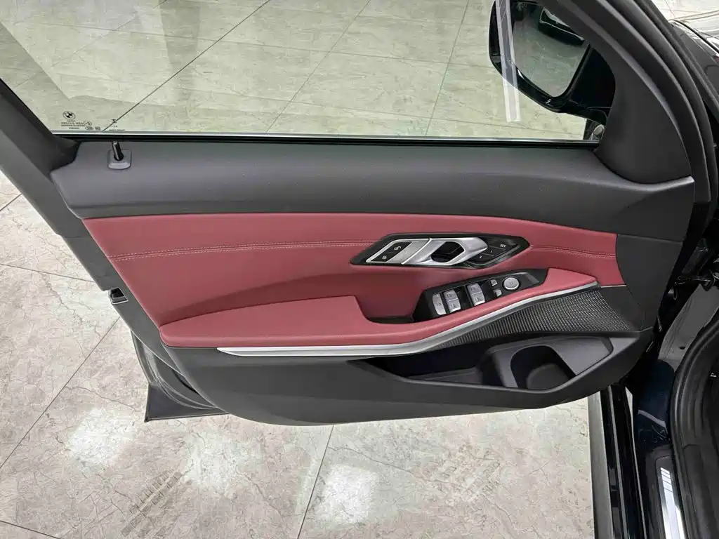 BMW 3 Series 2023 — фото 11