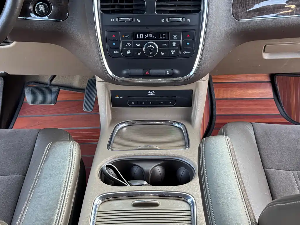 Chrysler Grand Voyager 2014 — фото 13