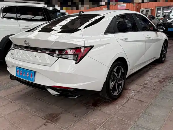 Hyundai Elantra 2022