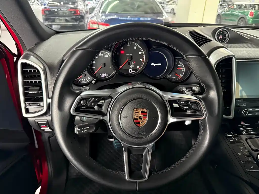 Porsche Cayenne 2017 — фото 12