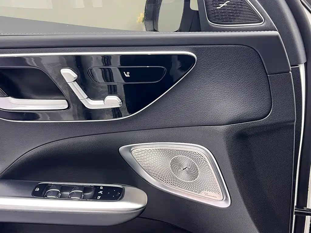 Mercedes-Benz C-Class 2025