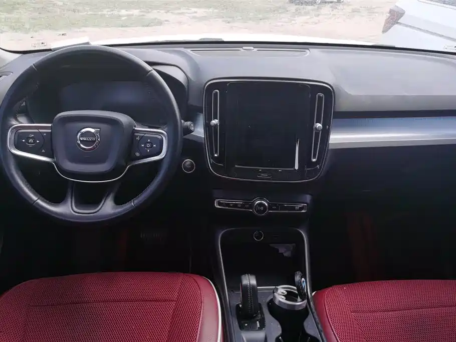 Volvo XC40 2021 — фото 12