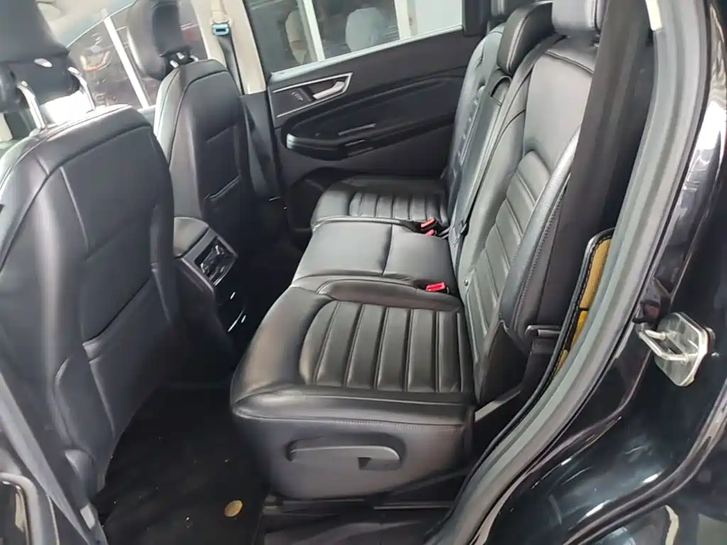 Ford Edge 2018 — фото 17