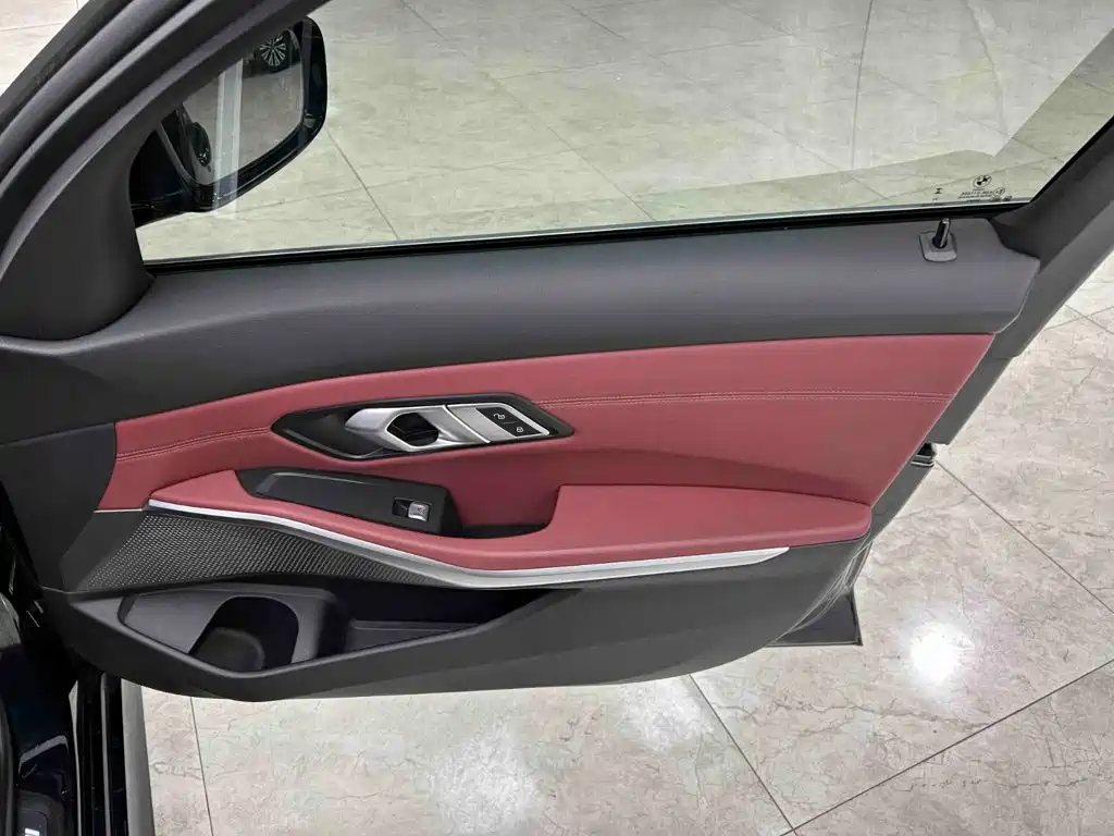 BMW 3 Series 2023 — фото 13