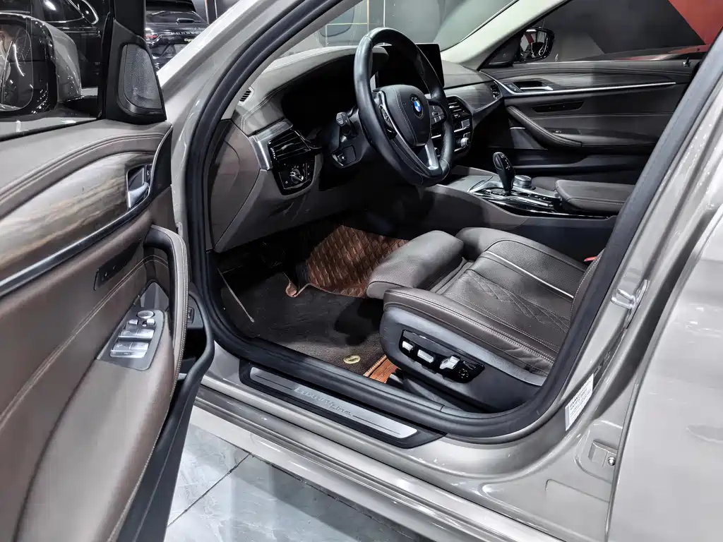 BMW 5 Series 2021