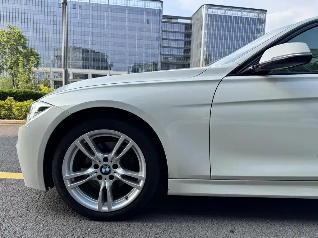 BMW 3 Series 2018 — фото 9