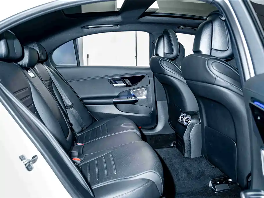 Mercedes-Benz C-Class 2024 — фото 19