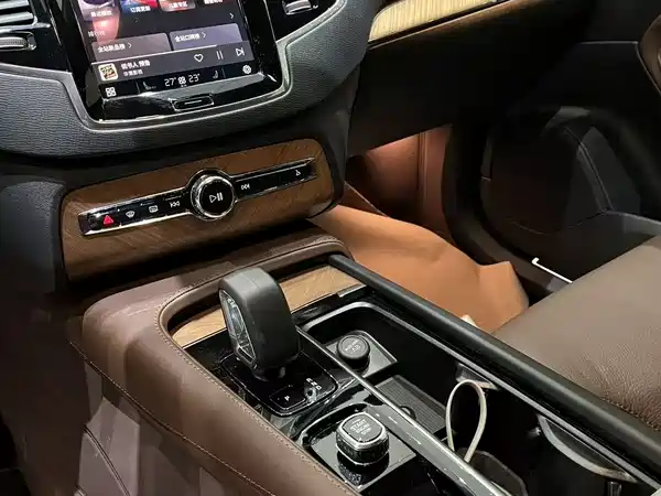 Volvo XC90 2025