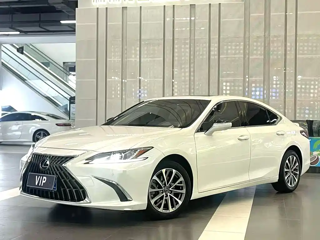 Lexus ES 2024 — фото 1