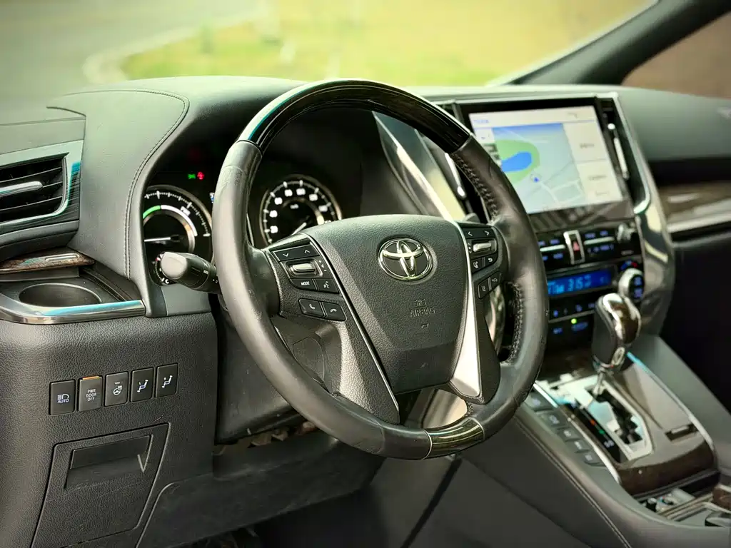 Toyota Vellfire 2022 — фото 9