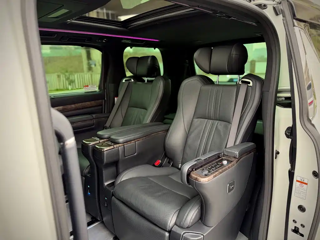 Toyota Vellfire 2022 — фото 17